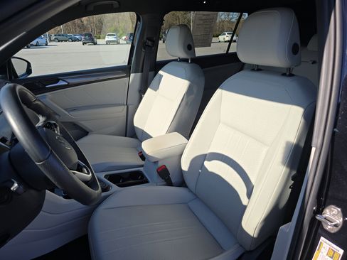 Used 2024 Volkswagen Tiguan SE R-Line image 14