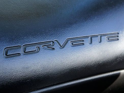 Used 2006 Chevrolet Corvette Coupe w/ Preferred Equipment Group image 38