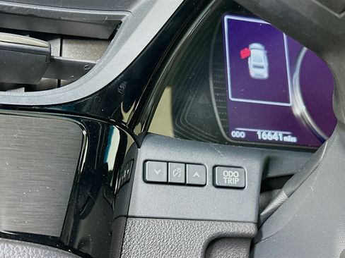 Used 2022 Lexus ES 350 w/ Premium Package image 17