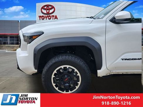 Used 2024 Toyota Tacoma TRD Off-Road image 9