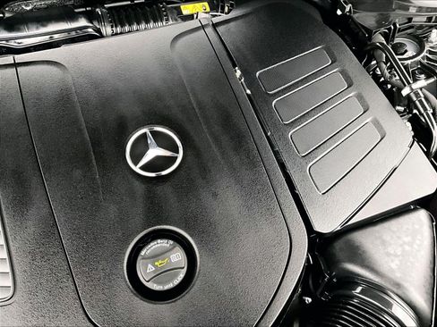 Used 2025 Mercedes-Benz GLC 300 4MATIC w/ AMG Line image 30