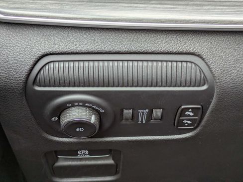 Used 2024 Jeep Wagoneer Series II w/ Flexible Seating Group RWD image 15
