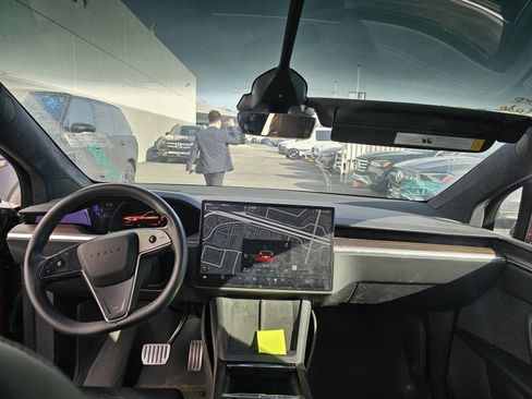 Used 2023 Tesla Model X image 9