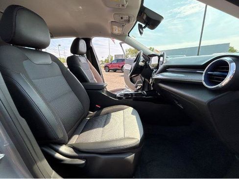 Used 2024 Chevrolet Trax LT w/ Driver Confidence Package FWD image 6