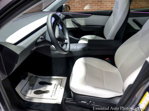 Used 2026 Tesla Model Y 2WD image 16