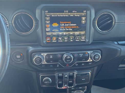 Used 2022 Jeep Wrangler Unlimited Sahara image 16