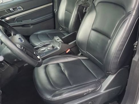 Used 2019 Ford Explorer XLT w/ Equipment Group 202A AWD/4WD image 19