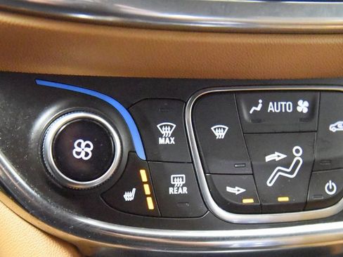 Used 2017 Chevrolet Volt Premier w/ Driver Confidence II Package image 23