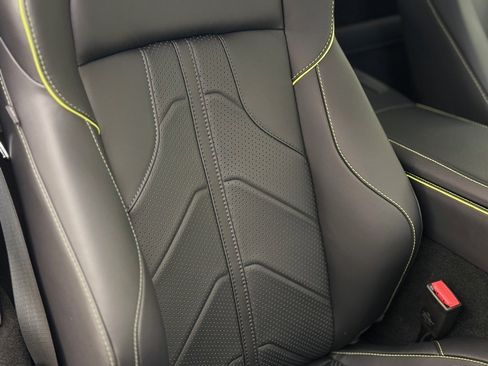 Used 2025 Aston Martin V8 Vantage Coupe image 28