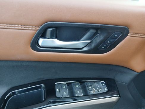 Used 2025 Nissan Pathfinder Platinum FWD image 10