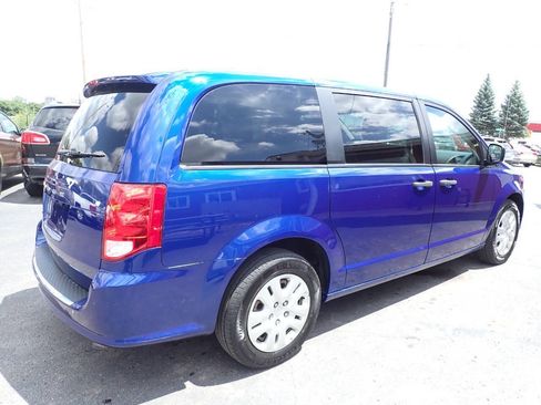 Used 2019 Dodge Grand Caravan SE w/ UConnect Hands-Free Group FWD image 6