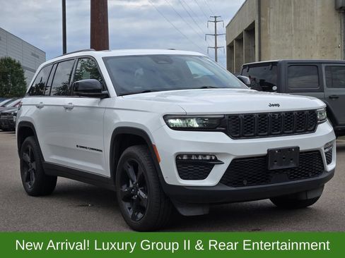 Used 2023 Jeep Grand Cherokee Limited w/ Luxury Tech Group II AWD/4WD image 3