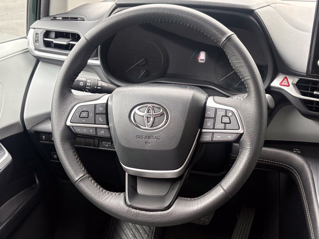 Used 2026 Toyota Sienna XLE FWD image 22