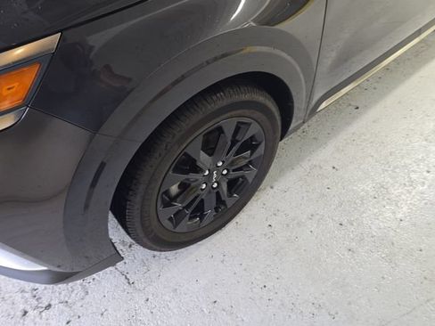 Certified 2023 Kia Carnival SX FWD image 9