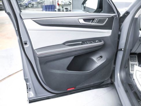 Used 2025 Volkswagen Atlas Peak Edition SE image 18