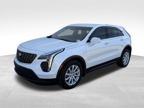 Used 2023 Cadillac XT4 Luxury w/ Cold Weather Package FWD image 31