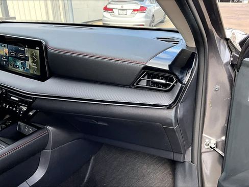 Certified 2025 Nissan Kicks SR image 18