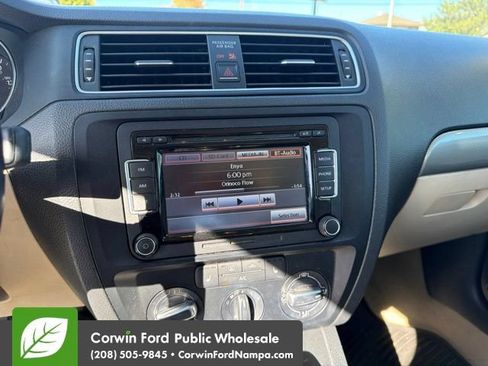 Used 2015 Volkswagen Jetta SE FWD image 7