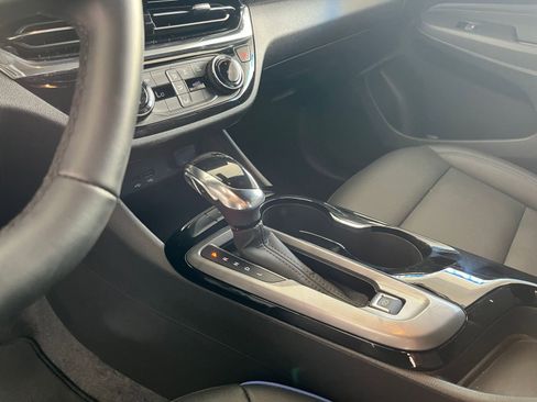 Used 2025 Buick Envista Sport Touring image 41