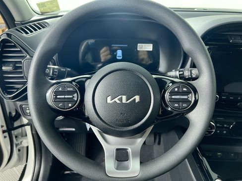 Used 2023 Kia Soul LX w/ Option Group 015 FWD image 17