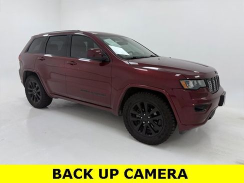 Used 2017 Jeep Grand Cherokee Altitude image 1