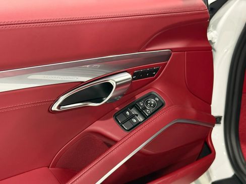 Used 2025 Porsche 718 Cayman RWD image 5