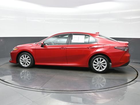 Used 2023 Toyota Camry LE FWD image 3