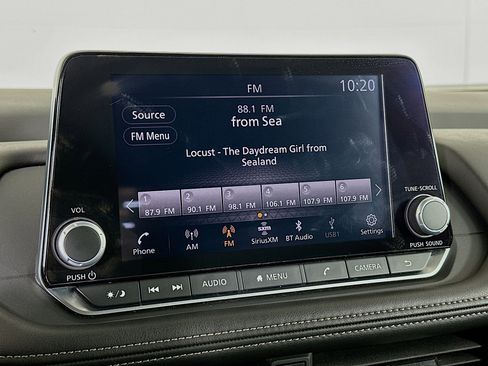 Used 2025 Nissan Rogue SV image 21