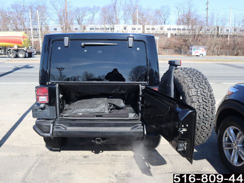 Used 2017 Jeep Wrangler Sahara image 7