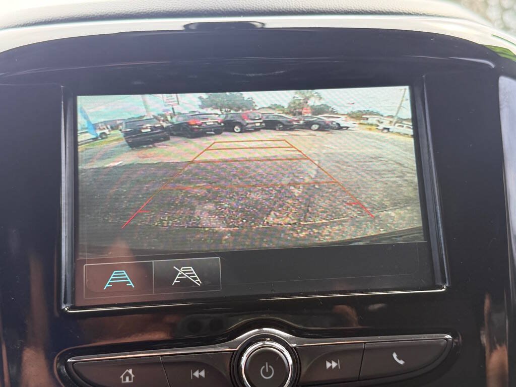 Used 2018 Chevrolet Traverse LT FWD image 16