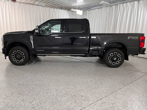 Used 2024 Ford F250 Platinum AWD/4WD image 2