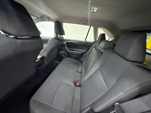 Used 2021 Toyota RAV4 LE w/ Carpet Mat Package (TMS) AWD/4WD image 16