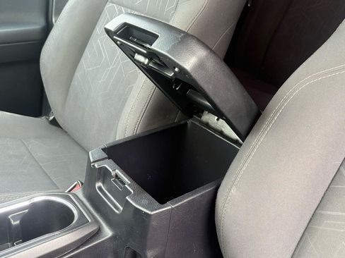 Used 2017 Toyota Tacoma TRD Sport AWD/4WD image 19