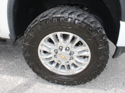 Used 2021 Chevrolet Silverado 2500 High Country w/ Z71 Off-Road Package AWD/4WD image 10