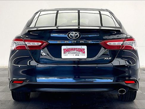 Used 2018 Toyota Camry XLE image 3
