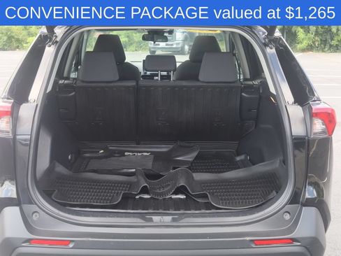 Used 2020 Toyota RAV4 XLE w/ Convenience Package AWD/4WD image 4