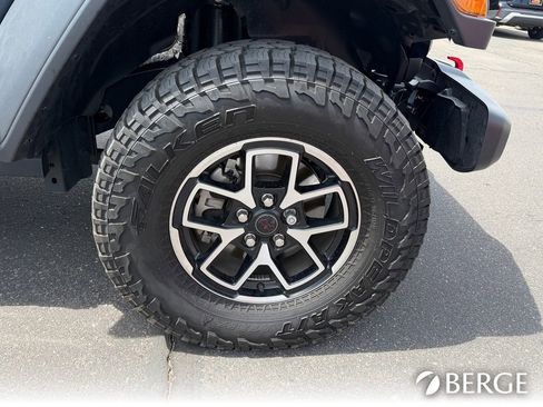 Used 2025 Jeep Gladiator Rubicon w/ Convenience Group image 11