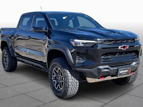 Used 2024 Chevrolet Colorado ZR2 w/ ZR2 Convenience Package III image 4