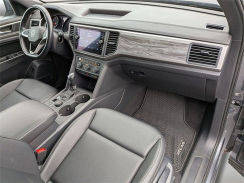 Used 2020 Volkswagen Atlas Cross Sport SE image 34
