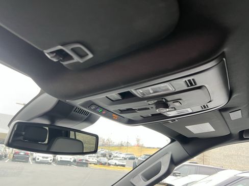 Used 2025 GMC Yukon Denali w/ Sun & Power Step Package image 25