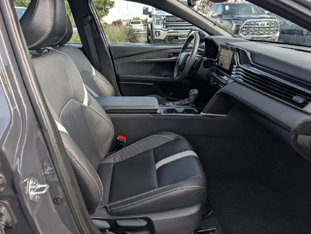 Used 2025 Toyota Camry SE w/ Convenience Package FWD image 32