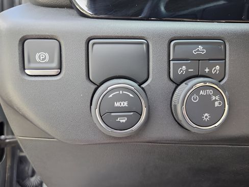 Used 2025 Chevrolet Silverado 1500 LT RWD image 26