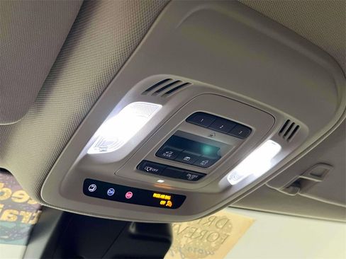 Used 2022 Buick Envision Avenir w/ Technology Package II image 33