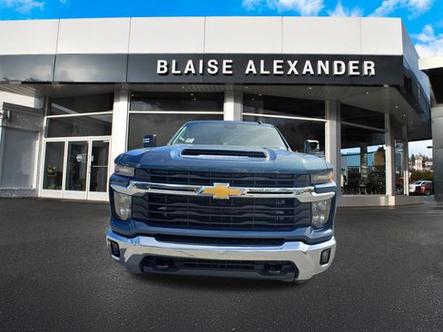 Used 2025 Chevrolet Silverado 2500 LT w/ Convenience Package AWD/4WD image 9