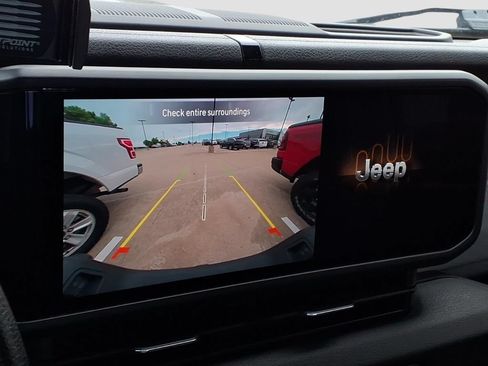 Used 2024 Jeep Gladiator Sport AWD/4WD image 14