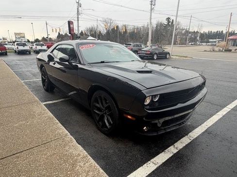 Used 2019 Dodge Challenger SXT w/ Blacktop Package image 5