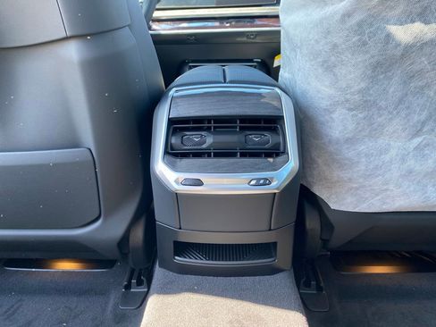 Used 2024 BMW 760i xDrive w/ Executive Package image 7