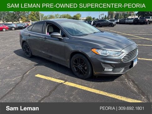 Used 2020 Ford Fusion SE w/ Equipment Group 151A FWD image 2
