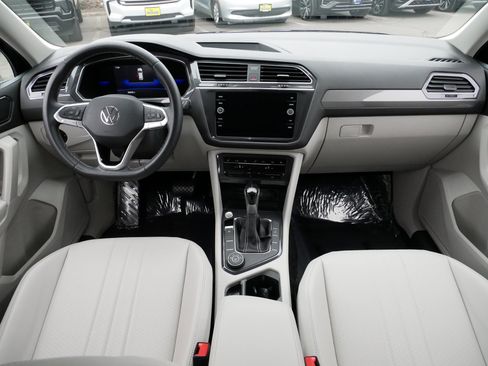 Certified 2023 Volkswagen Tiguan SE image 10