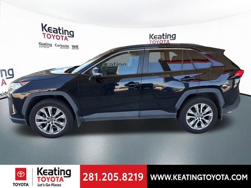 Used 2020 Toyota RAV4 XLE Premium image 4
